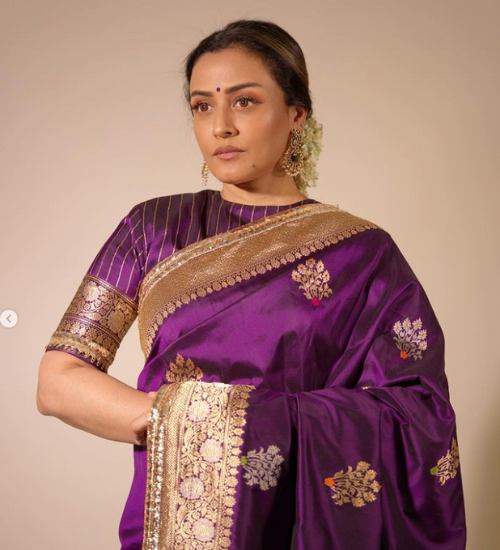 Namrata Shirodkar looks elegant in Manish Malhotra's handwoven saree