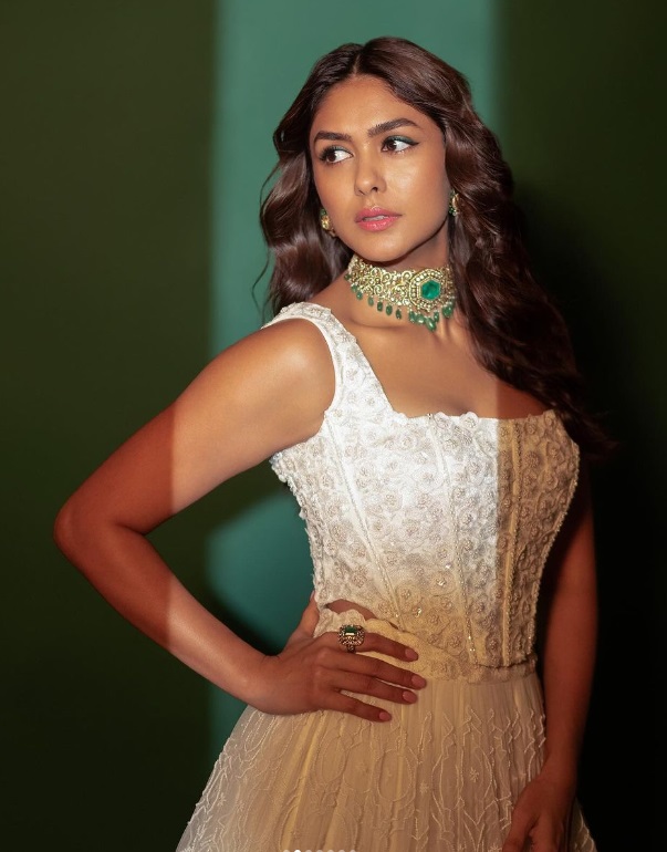 Mrunal Thakur graces the spotlight in Mishru's exquisite ensemble