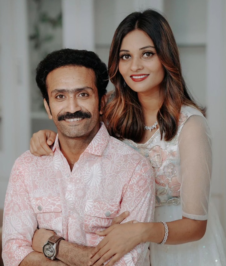 Shine Tom Chacko got engaged to his longtime love Thanuja 19 Shine Tom Chacko and thanuja