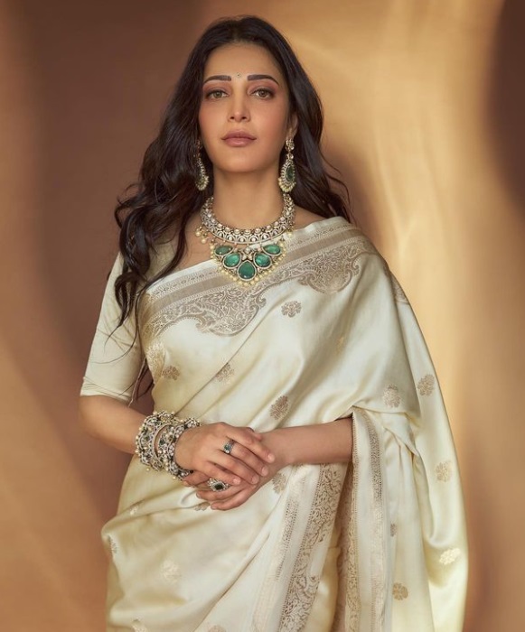 Shruti Haasan stuns in Sacred Weaves's handwoven saree 9 shruti haasan